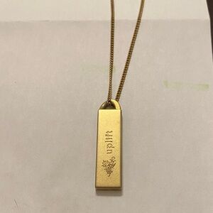 Elegant Gold Pendant Necklace